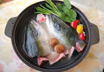  【成都火鍋香蕉视频下载污】四川魚頭火鍋秘製香料、湯底