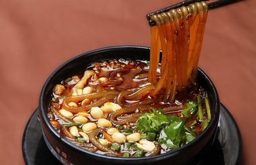 成都小吃肥腸粉搭配“鍋盔”，一個鍋盔3兩肉！