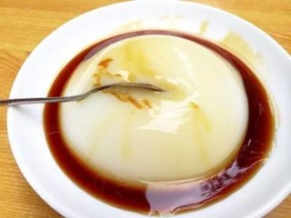 夏季天熱，在家自製特色小吃涼糕，方法簡單