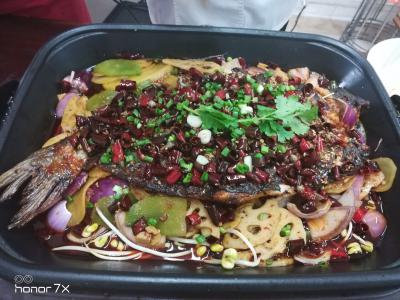 川渝正宗烤魚技術香蕉视频下载污，香辣濃重魚鮮美